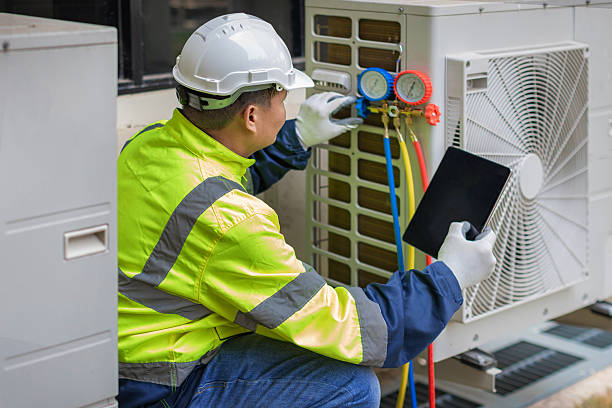Professional Hvac technician working in Geneva, IL